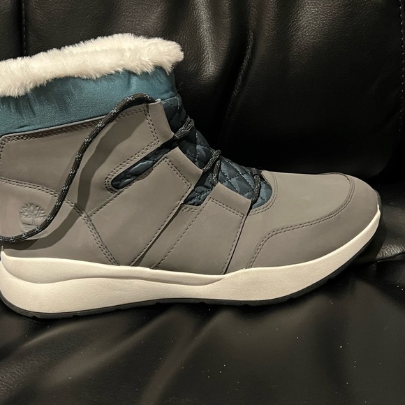 101. Timberland Boroughs Project Winter Women’s Size 11 - Picture 2 of 4